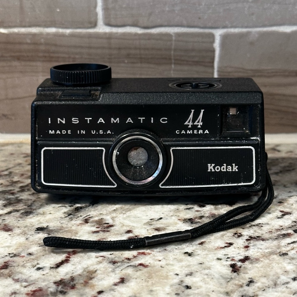 Vintage Kodak Instamatic 44 Camera Black Made in USA *For Display only *As Is